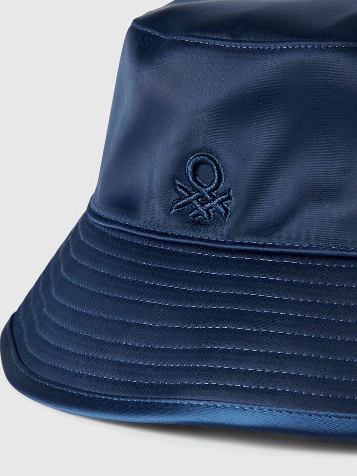 HAT Women image number 3